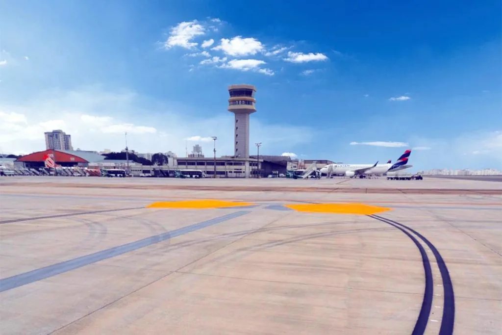Casos de uso de varredeiras em diferentes setores: aeroportos, indústrias e mais